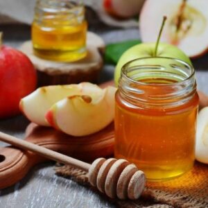 Apple slices with honey for Rosh Hashanah